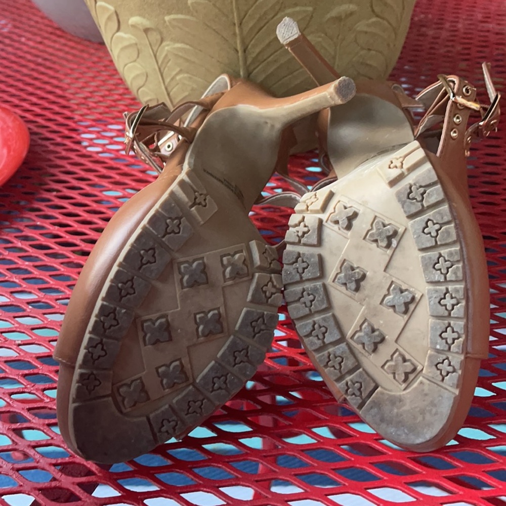 Heels - Picture 5 of 10